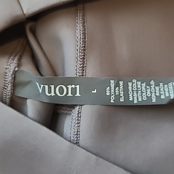 Nwt! Vuori evolve legging in smoke - Picture 5 of 7